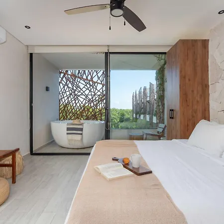Jade Hotel