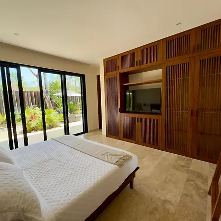 Casa Laak, Luxury Villa, 5 Bedroom 7 Bt, Heated Pool