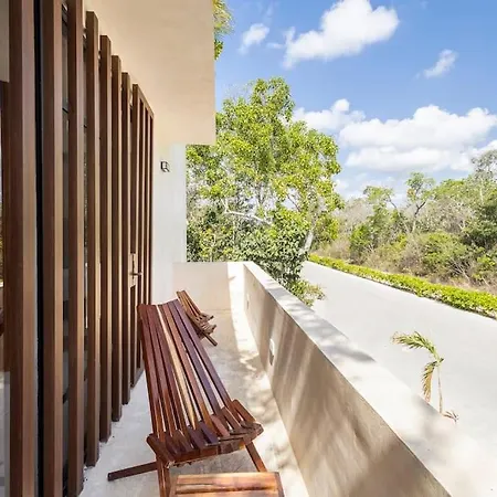 Brand New Lux 4 Bed 2 Pools! Apartment *