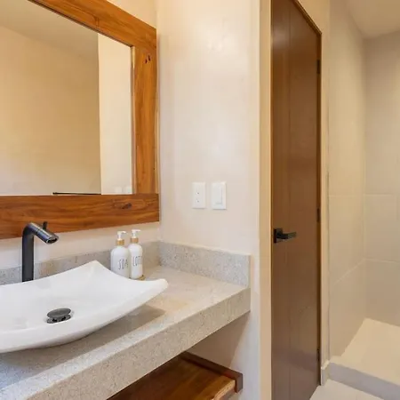 Brand New Lux 4 Bed 2 Pools! *