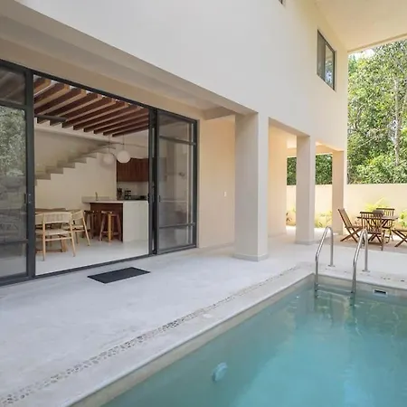 Apartment Brand New Lux 4 Bed 2 Pools!
