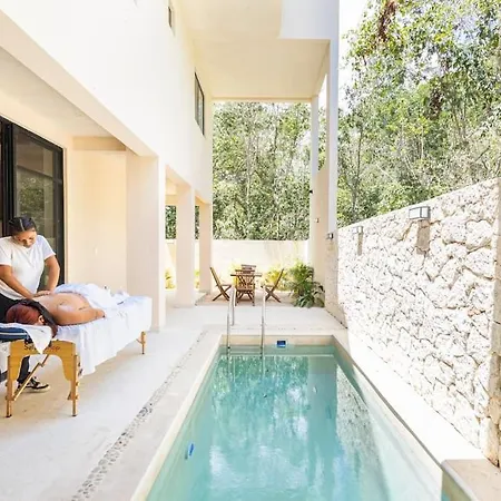 Brand New Lux 4 Bed 2 Pools! Apartment