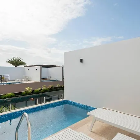Penthouse Retreat Private Pool & Premium Amenities Apartment *