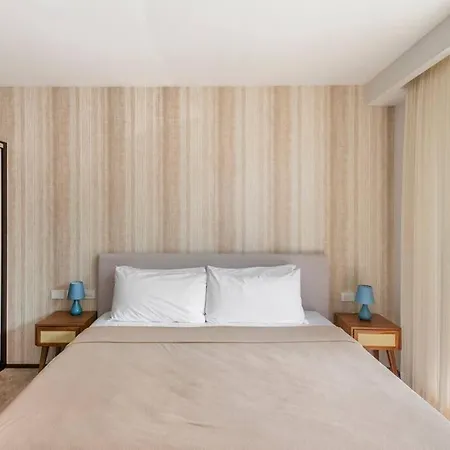 Penthouse Retreat Private Pool & Premium Amenities Apartment