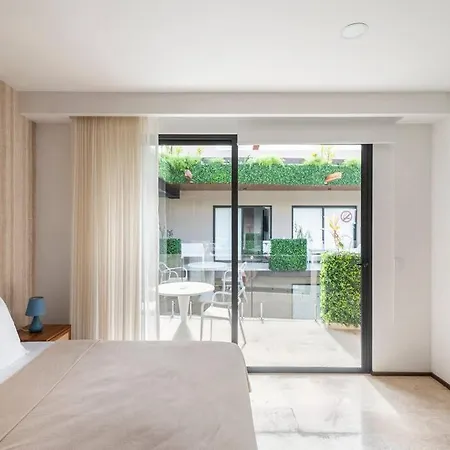 Penthouse Retreat Private Pool & Premium Amenities Apartment *