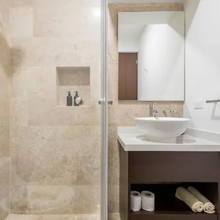 Penthouse Retreat Private Pool & Premium Amenities *