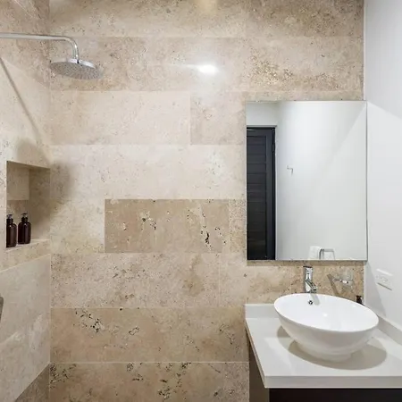 Penthouse Retreat Private Pool & Premium Amenities