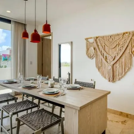 Beautiful With Rooftop Pool, Fitness Area, & Balcony