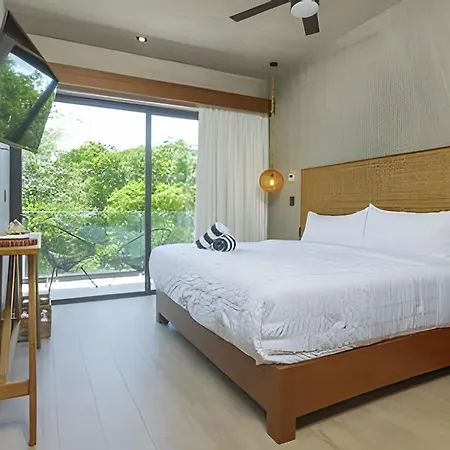 Relaxing 1 Bdrm, 1 Bedroom Balcony & Pool Access Apt Holiday home Tulum