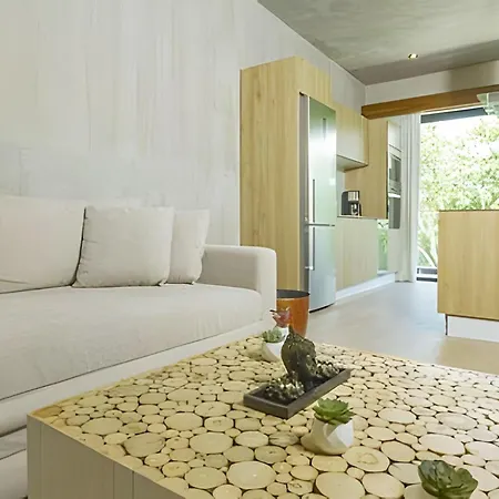 Holiday home Relaxing 1 Bdrm, 1 Bedroom Balcony & Pool Access Apt *