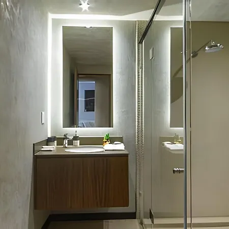Holiday home Relaxing 1 Bdrm, 1 Bedroom Balcony & Pool Access Apt *