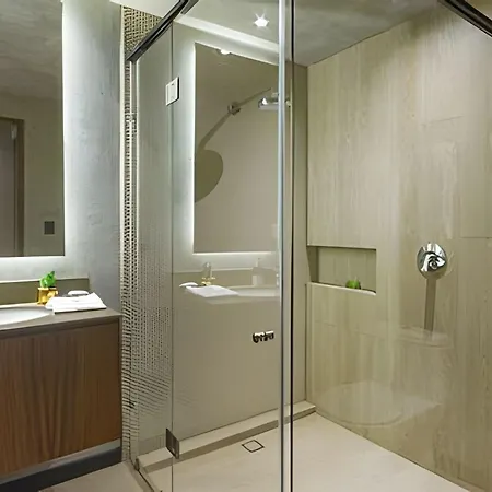 Relaxing 1 Bdrm, 1 Bedroom Balcony & Pool Access Apt Holiday home