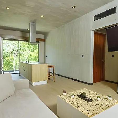 Relaxing 1 Bdrm, 1 Bedroom Balcony & Pool Access Apt Holiday home *