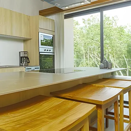 Holiday home Relaxing 1 Bdrm, 1 Bedroom Balcony & Pool Access Apt