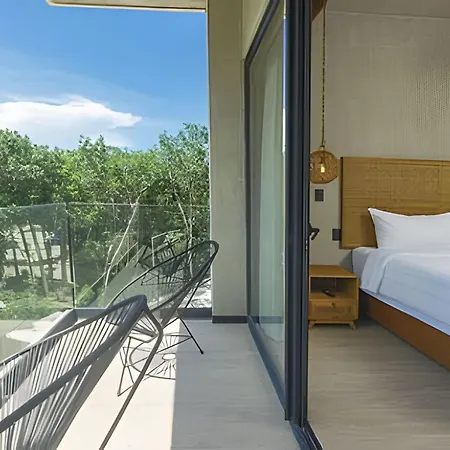 Holiday home Relaxing 1 Bdrm, 1 Bedroom Balcony & Pool Access Apt