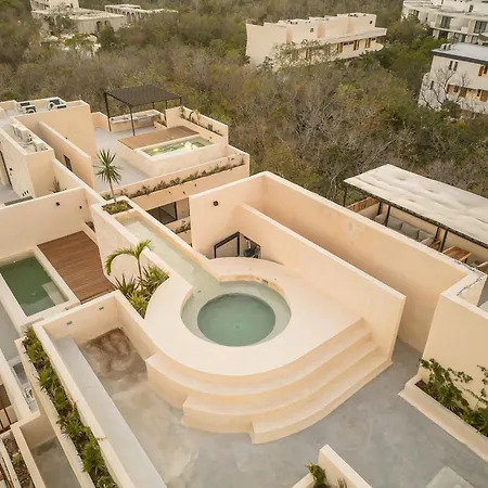 Deluxe 2-story Penthouse Pool & Bbq Rooftop Apartment *