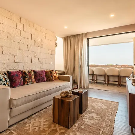 Deluxe 2-story Penthouse Pool & Bbq Rooftop Apartment