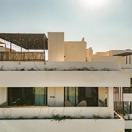 Deluxe 2-story Penthouse Pool & Bbq Rooftop Apartment *