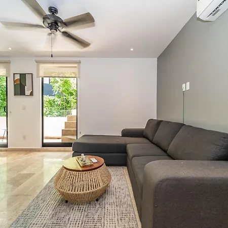 Holiday home 2 Bd With Private Plunge Pool, Balcony, Gym *
