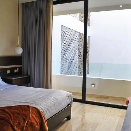 Aparthotel New Maria 2 Bedroom With Rooftop Pool
