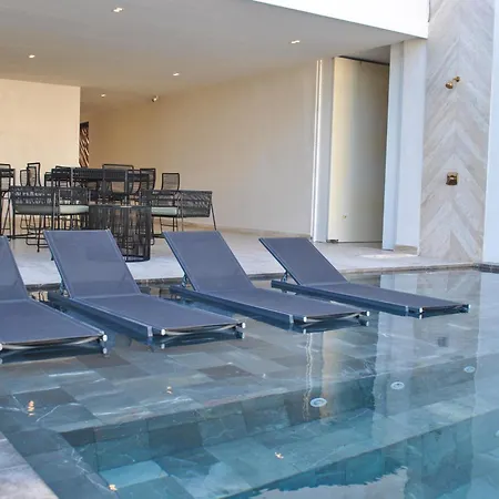 New Maria 2 Bedroom With Rooftop Pool