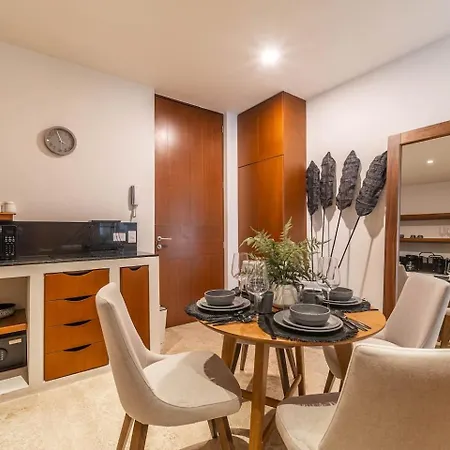 Holiday home Lux 2br With Jungle Views, Pool, Gym At Nhoa
