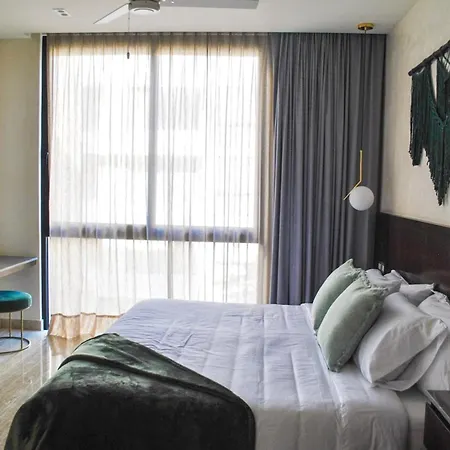 Apartment New Chic With Rooftop Pool *