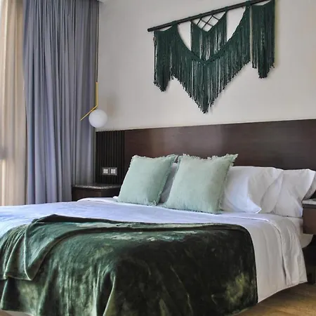 Apartment New Chic With Rooftop Pool *