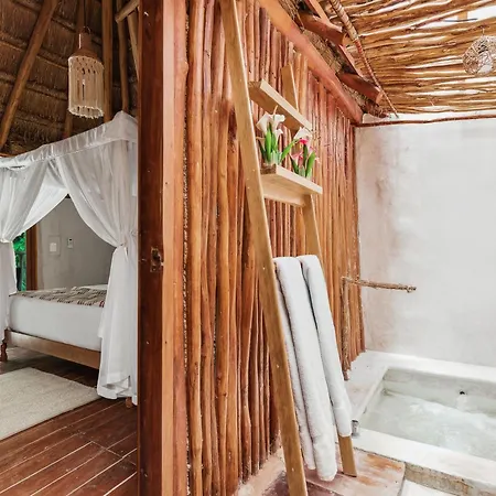 Hotel Xhule 4*