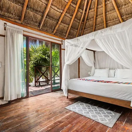 Hotel Xhule 4*