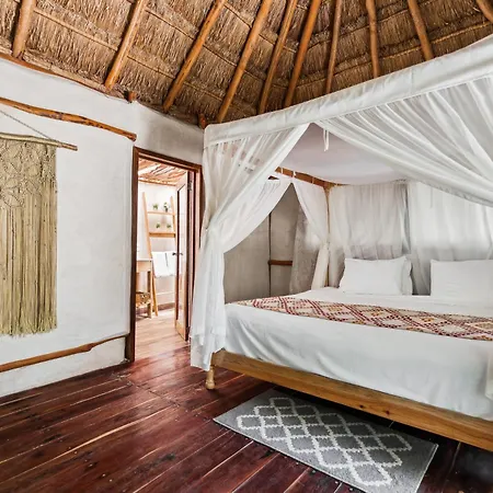 Xhule Hotel 4*
