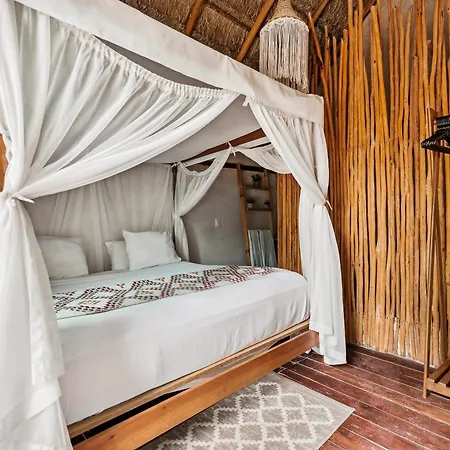 Hotel Xhule 4*