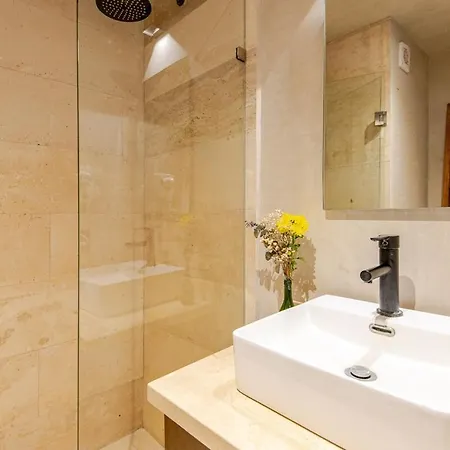 Centre Apartment *
