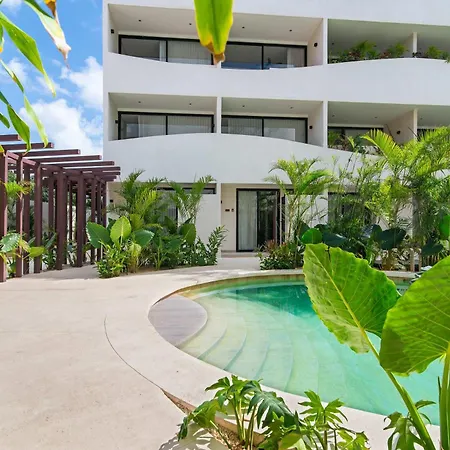 Spacious Jungle Retreat Near Beaches & Zone