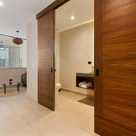 Spacious Jungle Retreat Near Beaches & Zone *