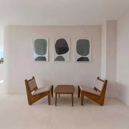 Spacious Jungle Retreat Near Beaches & Zone