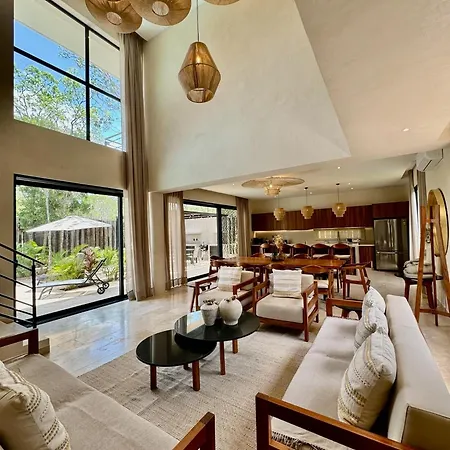 Villa Casa Laak, Luxury Villa, 5 Bedroom 7 Bt, Heated Pool