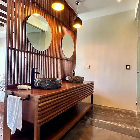 Relaxing Lakeside Retreat Pool, Hot Tub Y Patio Inn Tulum