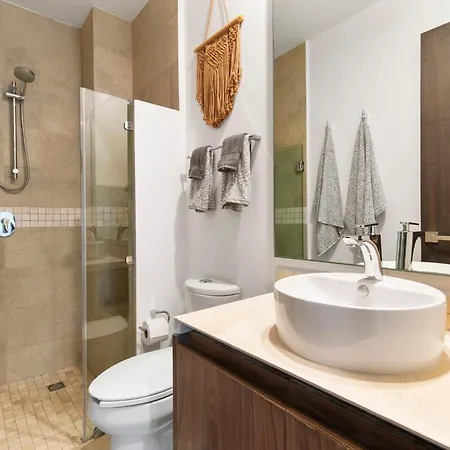 Milagro 5 Minutes To 2 Pools Private Balcony Gym Apartment *