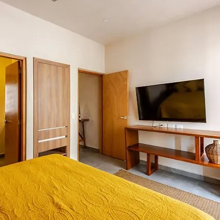 In La Veleta With King Size Bed Apartment *