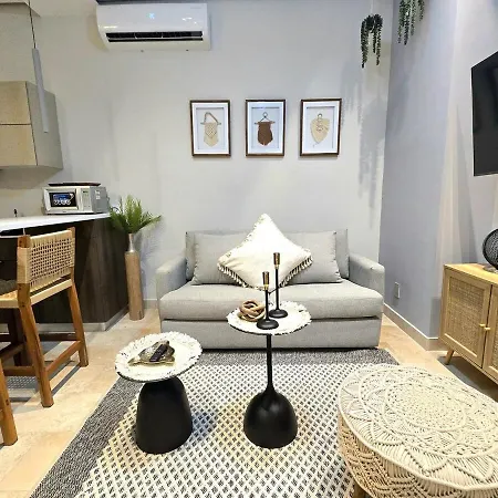 1 Bd - 5 Min Walk To Free Club - 4 Rooftop Pools *