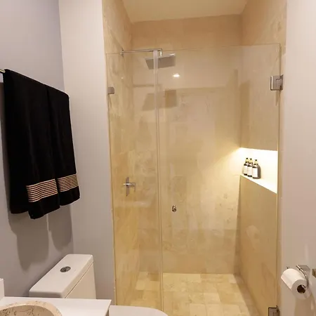 1 Bd - 5 Min Walk To Free Club - 4 Rooftop Pools *