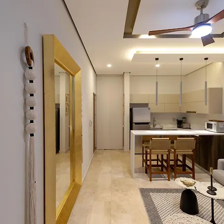 1 Bd - 5 Min Walk To Free Club - 4 Rooftop Pools *