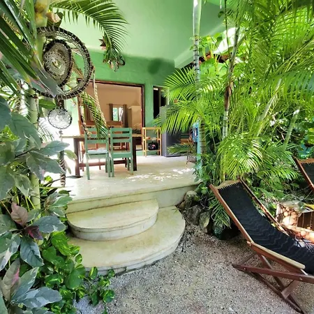 Villa La Veleta Getaway With Pool, Garden And Downtown Access