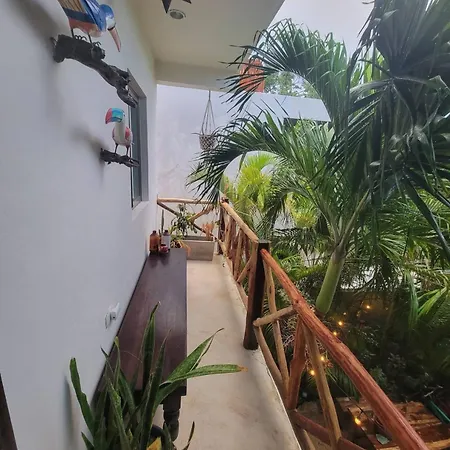 La Veleta Getaway With Pool, Garden And Downtown Access