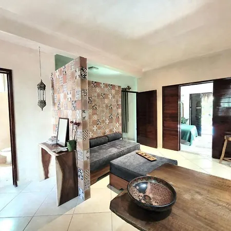 Villa La Veleta Getaway With Pool, Garden And Downtown Access *
