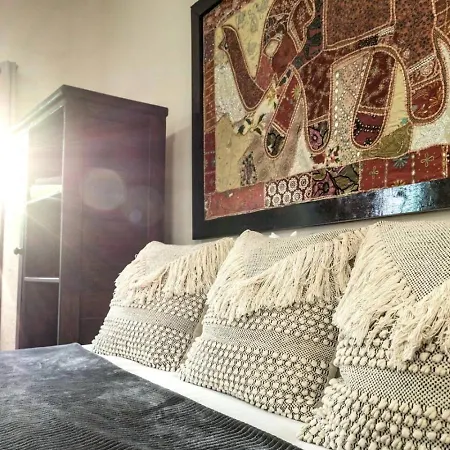 La Veleta Getaway With Pool, Garden And Downtown Access
