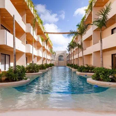 Holiday home Swim Up Jungle Loft W Rooftop Club Access *