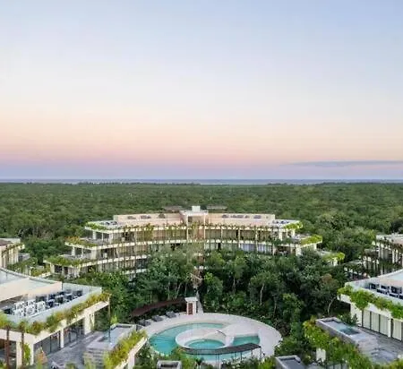 Luxury Penthouse With Private Pool, Gym Apartment *