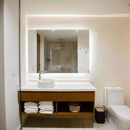 Luxury Penthouse With Private Pool, Gym Apartment